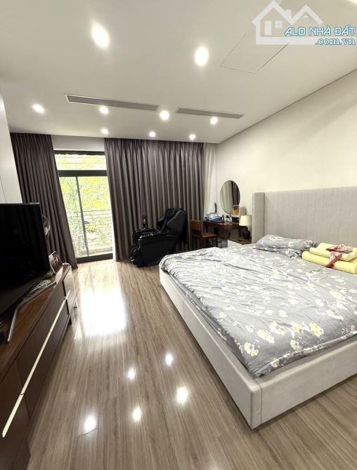 ĐỊNH DANH- VIP - BÁN BIỆT THỰ LIỀN KỀ STARLAKE - 132M2 - 4 TẦNG THANG MÁY - 6M MT - 105 TỶ - 5