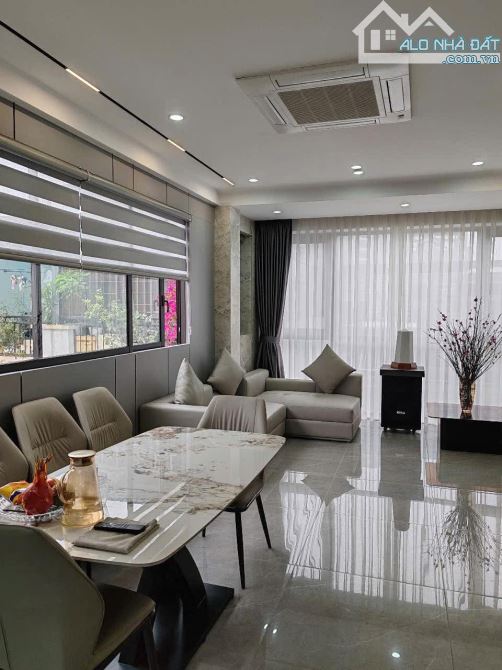 Khu vip Nguyễn Sơn, lô góc cực đẹp thang máy 6 tầng,full nội thất,oto vào nhà.Giá 12.5 tỷ - 5