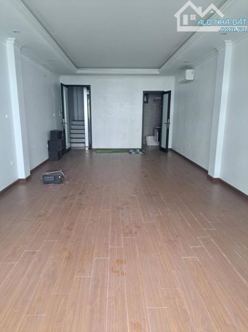Cho thuê nhà mặt ngõ 3 phố Phạm Tuấn Tài, Diện tích 65m2 x 7 tầng thông sàn có Thang máy - 5