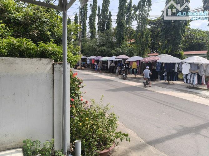 bán lô đất ở tại nông thôn 154m2 có nhà săn,mặt tiền nhựa,cach qlo 20 300m,dân cư đông đuc - 5