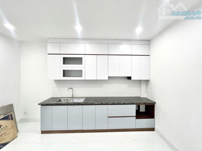 BÁN NHÀ XÂY MỚI 5 TẦNG THANG MÁY X50m2 oto qua nhà ngõ thông , sát KDT hinode kim chung - 5