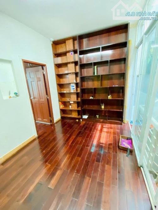 Bán nhà 3 tầng, Lê Văn Lương, Quận 7. 60m2 hoàn công. Chỉ 3.xx tỷ - 5