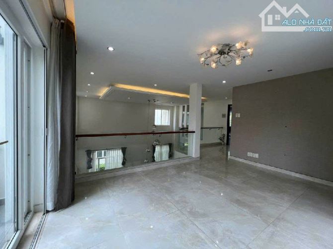 VILLA PARK - ĐƯỜNG LIÊN PHƯỜNG PHÚ HỮU - 323m2 - 4 TẦNG - 5
