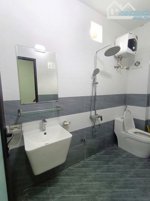 Nhà đẹp nở hậu, gần phố, gần chợ, ngõ thông tứ tứ tung, đi lại thuận tiện, 30m2 giá 5.6 tỷ - 5