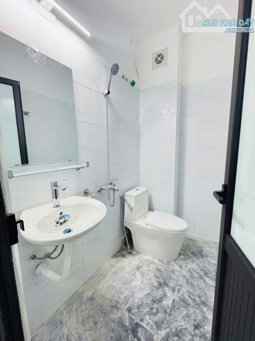 DƯỚI 3 TỶ, KHẲNG ĐỊNH KO CÓ CĂN NÀO ĐẸP HƠN, Ô TÔ ĐỖ CỬA, KO MUA SẼ RẤT TIẾC.GIÁ 2.78 TỶ - 5