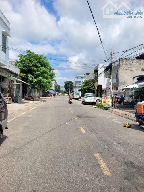 Bán dãy trọ 10x30m, đường D9 KDC Việt Sing p. An Phú, thu nhập 21tr/th - 5