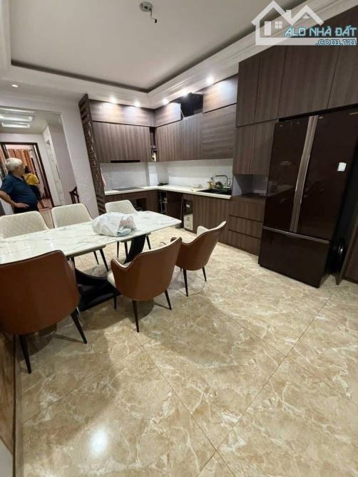 Vip! Bán Nhà phố Vương Thừa Vũ 6 Tầng thang máy, Gara Ô Tô, sổ phân lô 51M- Nhỉnh 19 Tỷ - 5