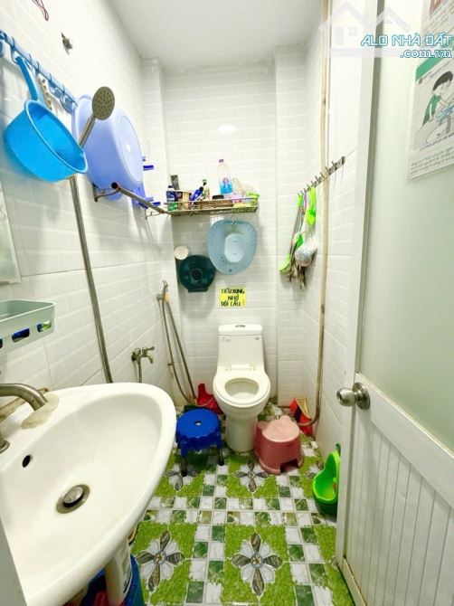 Nhà giáp Tên Lửa - HXH 5m,10m ra HXT thông - 32m2 (3.9x8.5) - 2T 2PN 2WC - nhỉnh 3 tỷ - 6