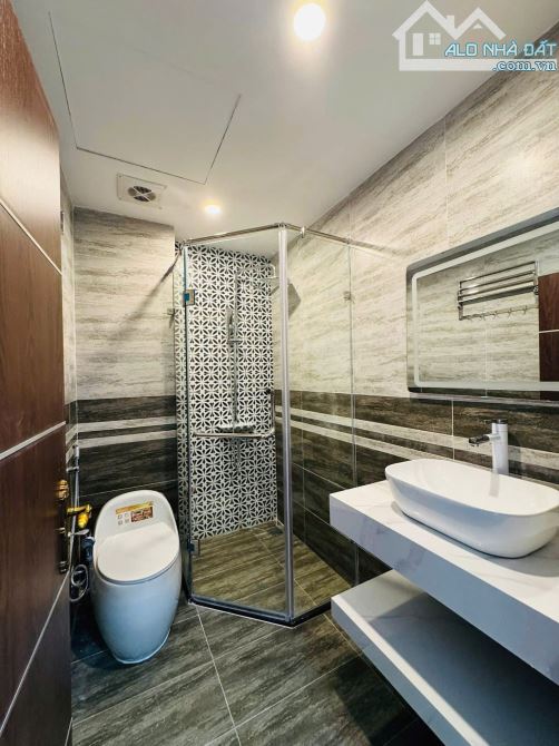 Bán Nhà Ngã Tư Sở, Thanh Xuân - 38M2 x 6 TẦNG THANG MÁY - Oto đỗ cửa - 6