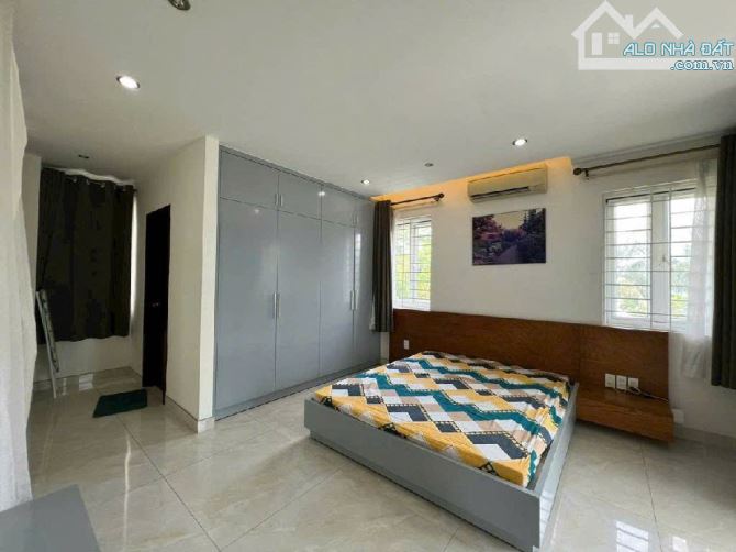 VILLA PARK - ĐƯỜNG LIÊN PHƯỜNG PHÚ HỮU - 323m2 - 4 TẦNG - 6