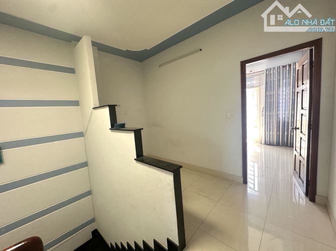 Nhà 4x17m 3 tầng hẻm 6m sát mặt tiền Nguyễn Ảnh Thủ, chỉ 5 tỷ 5 - 6