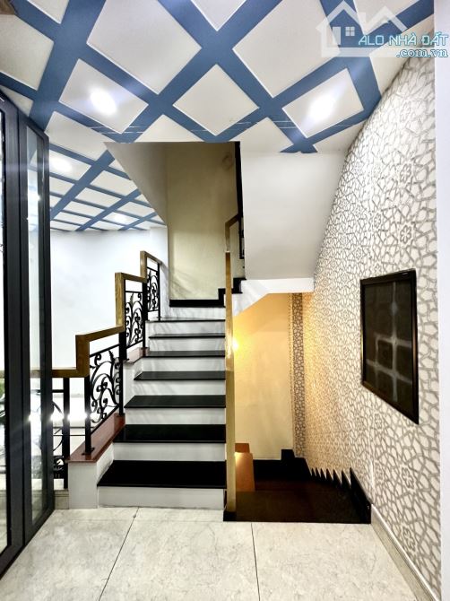 Bán nhà MTKD Nguyễn xí bình thạnh- 5 tầng - 9,5 tỷ - 6