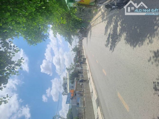 Nhà bán, Chính chủ Thạnh Lộc 15, 12m x 17m, có 3 căn nhà, HXH, Nhỉnh 12 tỷ TL - 7
