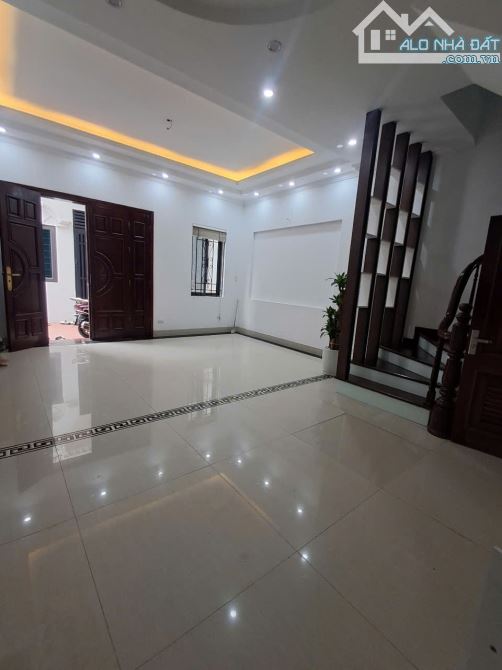 MỜI THUÊ NHÀ NGUYÊN CĂN – NGÕ 61 PHỐ TRẠM – 40M2/5 TẦNG – 10.5TR/THÁNG - 7