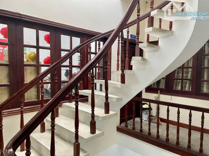 Biệt Thự sân vườn Thoáng mát hẻm 8m Thăng Long--DT: 12,8X18M--3 Lầu--Gía: 36 tỷ - 7