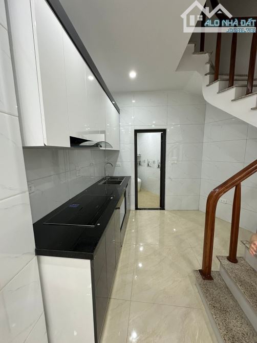Cho thuê nhà nguyên căn 50m2*5 ngõ 151B Thái Hà, chỉ 25 triệu/tháng - 7