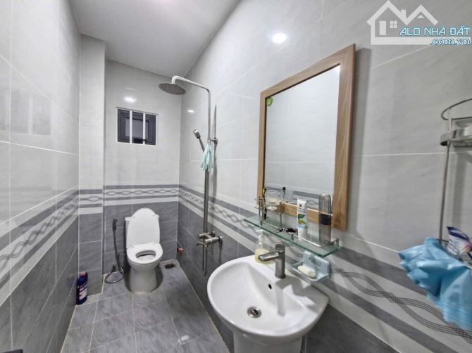 HÓT ! PHƯỚC LONG B - HẺM XE TẢI - NHÀ 2 TẦNG 60m2 -  CHỈ 5.x TỶ - 7
