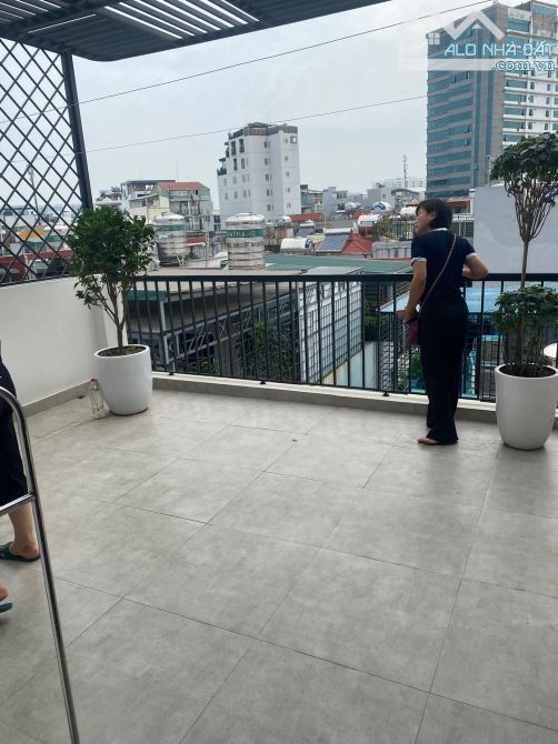 Khu vip Nguyễn Sơn, lô góc cực đẹp thang máy 6 tầng,full nội thất,oto vào nhà.Giá 12.5 tỷ - 8