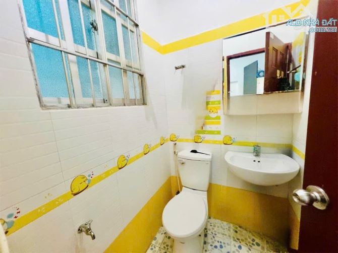 Bán nhà 3 tầng, Lê Văn Lương, Quận 7. 60m2 hoàn công. Chỉ 3.xx tỷ - 8