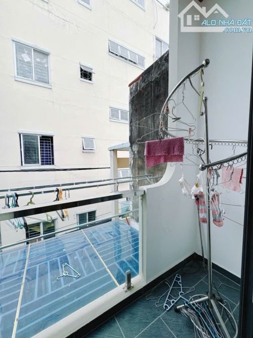 BÁN NHÀ ĐẸP VỊ TRÍ 1/ QUẬN 4 HẺM 4M DT ĐẸP 5,5*10 GIÁ 6TỈ NHĨNH KHU DÂN CƯ SHR - 9