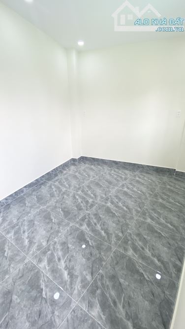 BÀ HOM Q6-DTs 110M2-3TẦNG-3PN-FULL NỘI THẤT-HẼM THÔNG-XE TẢI TRÁNH-CHỈ 5.X TỶ - 5