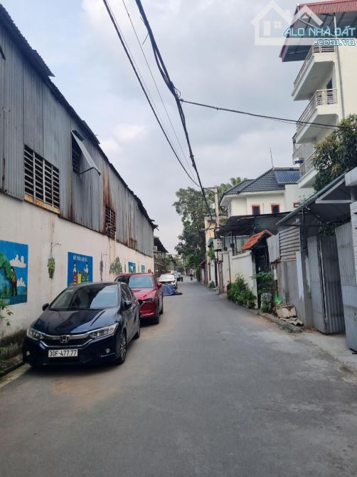 Bán đất Việt Hưng 65m, cạnh oto tránh, gần phố giá 9 tỷ hơn