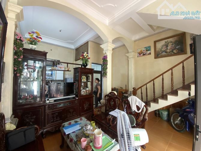 NHÀ ĐẸP TRẦN THÁI TÔNG ĐANG LÀM SỔ, RỘNG, NGÕ THÔNG, NGẮN, DT 36M2 GIÁ 7,1 TỶ (BAO SỔ)