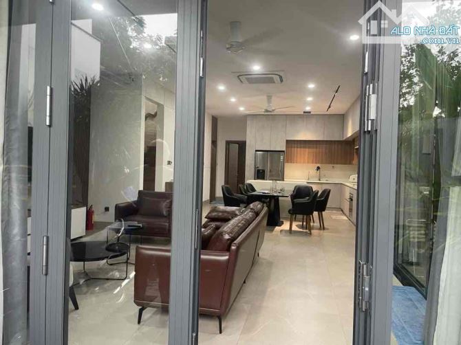 BÁN BIỆT THỰ LÔ GÓC VEN SÔNG ĐƯỜNG THĂNG LONG -DIỆN TÍCH 148M2 NGANG 7,5M GIÁ CHỈ 10,5 TỶ