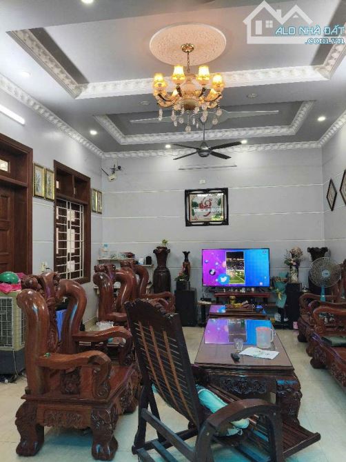Chính chủ Lô góc, Thạnh Xuân 33, 13m x16m, xe hơi ngủ trong nhà, 3 Tầng BTCT , Nhỉnh 12 ỷ