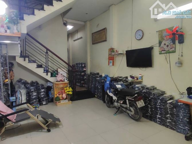 Hơn 11ty. Nhà MT chợ Tân Hương KD đỉnh.Dt:126m. Tiên xây mới 5 tầng