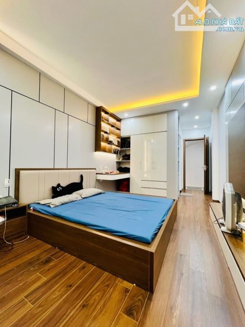 Nhà đẹp 5 tầng, 32m, ở sướng, KD đỉnh, ô tô đỗ cửa, Đinh Công, Hoàng Mai