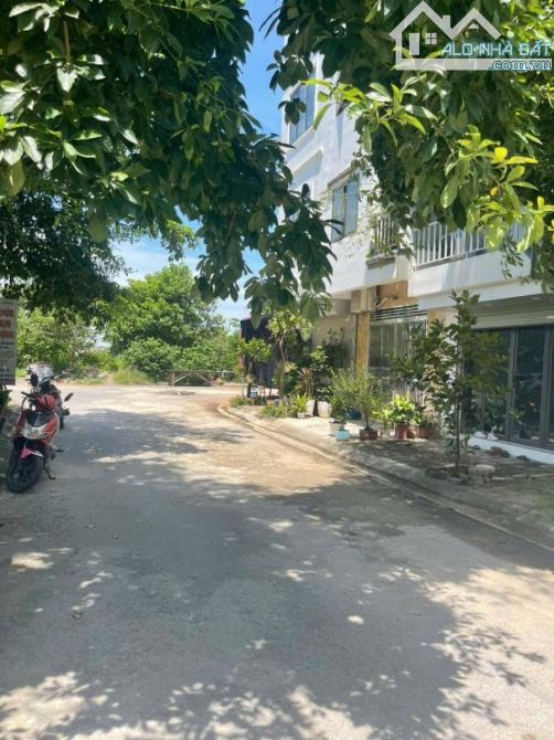 BÁN LÔ ĐẤT TĐC TỨ HIỆP . PHÂN LÔ VỈA HÈ KINH DOANH. DT 30 M . ĐẦU TƯ NHANH