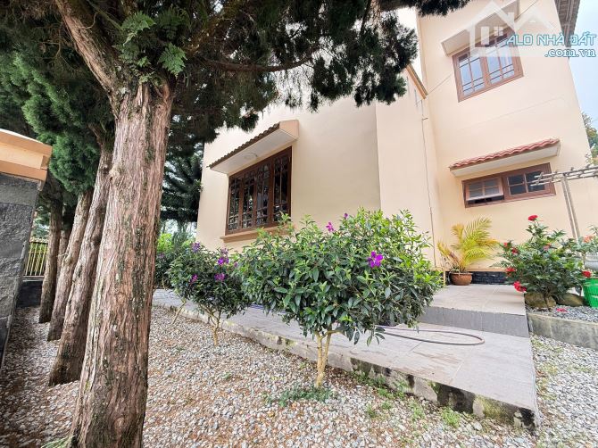 Bán Biệt Thự Sân Vườn Đã Hoàn Công 490m2 Ngang 18m Đường Ô Tô Cách Chợ 5 Phút Nội Khu Sang
