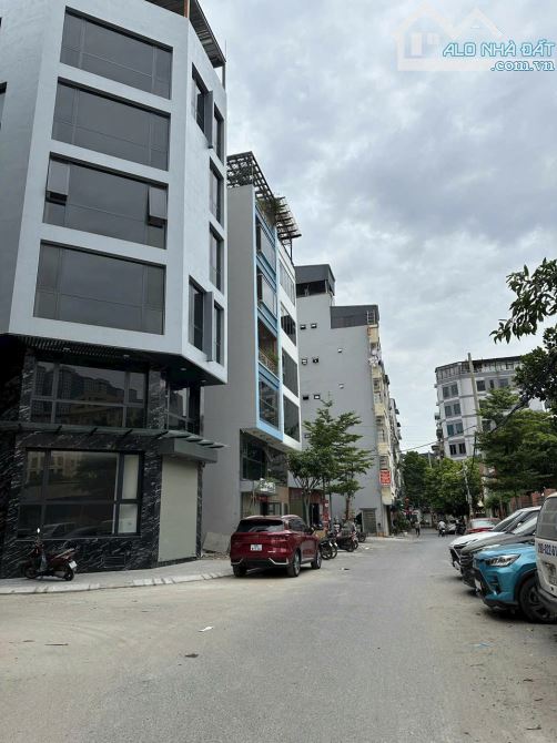 Bán đất Nguyễn Cảnh Dị, Linh Đàm 228m2 - Mặt Tiền 10M - Nhiều Ô tô Tránh, Vỉa Hè