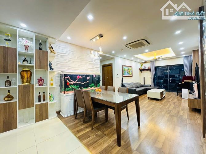 Bán căn hộ Green Star Phạm Văn Đồng 102m2 3pn 2vs 8,3 tỷ full NT, hướng mát