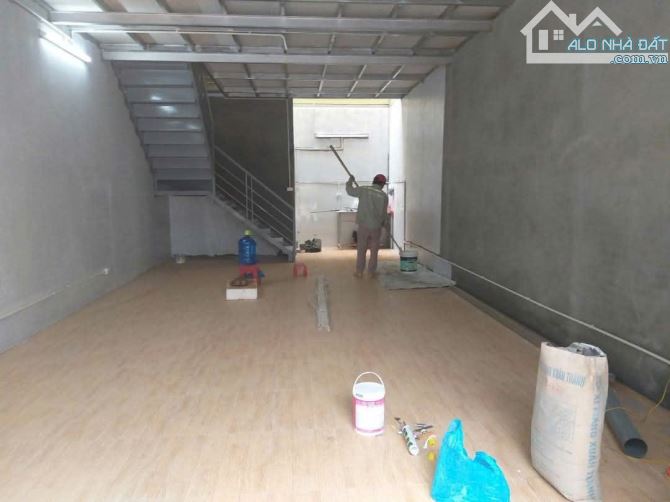 CC bán đất  tặng nhà C4 ở Ích Vịnh,  Vĩnh Quỳnh.  DT  43m2. MT rộng,  vuông vắn.