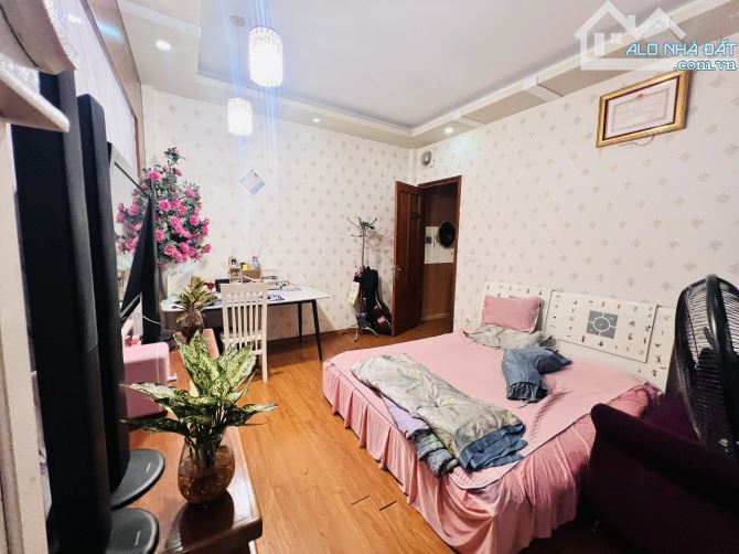 CẦU GIẤY - NHÀ 6 TẦNG, 30/35M2 - NGÕ THÔNG GẦN MẶT PHỐ - SỔ ĐỎ CHÍNH CHỦ - GIÁ 8.3 TỶ