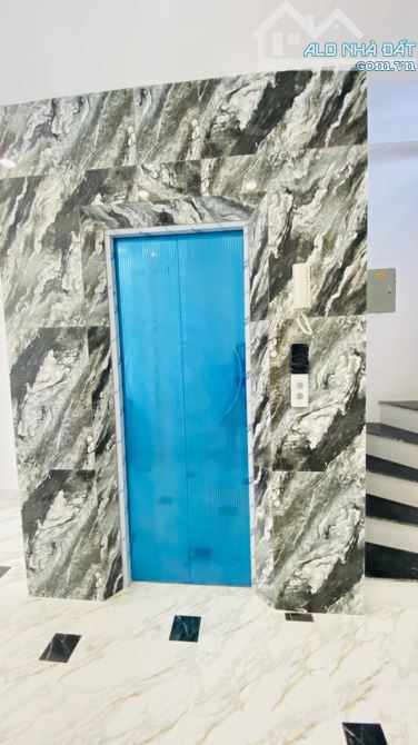 CỰC HIẾM – NHÀ GẦN PHỐ – 40M² – 6 TẦNG – THANG MÁY – Ô TÔ ĐỖ CỬA – CÁCH Ô TÔ TRÁNH 5M.