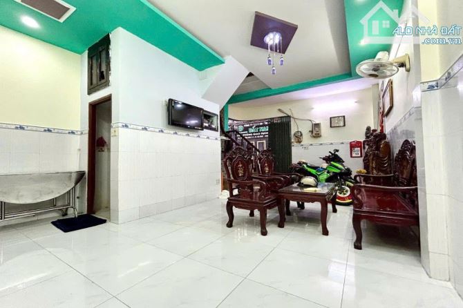 Bán nhà hẻm xe hơi, Đồng Đen, Tân Bình, 58 m² (4.9m x 11.7m), 2 tầng - Giá 6.8 tỷ TL