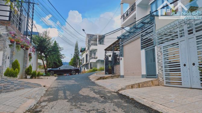 Bán Đất Mặt Tiền đường Nguyễn Trung Trực, P.04, Đà Lạt có view đẹp 115m2, ngang 5 mét