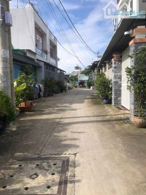 Cần tiền trả nợ nên bán căn nhà 80m2 ở Xã Tân Hiệp - Hóc Môn giá 850 triệu.