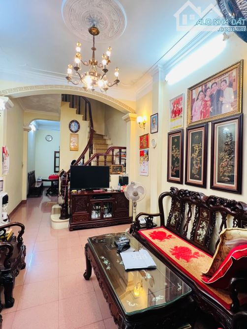 PHÂN LÔ QUAN HOA 44M2, 4 TẦNG – Ô TÔ ĐỖ CỬA – NGÕ QUẬN UỶ – 2 MẶT THOÁNG – 12.3 TỶ