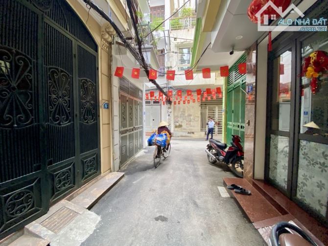 BÁN GẤP NHÀ 4 TẦNG TRUNG TÂM CẦU GIẤY – Ô TÔ ĐỖ CỬA.  GIÁ THOẢ THUẬN
