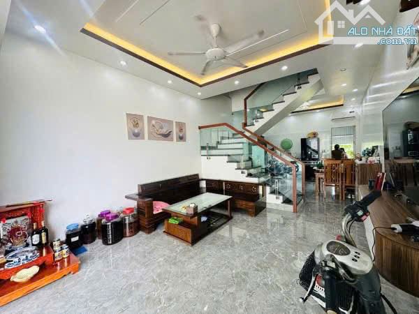 🏡 BÁN NHÀ ĐẸP 2 TẦNG XÂY ĐỘC LẬP – NGAY TRUNG TÂM THỊ TRẤN AN DƯƠNG – Ô TÔ ĐẬU CỬA – GIÁ