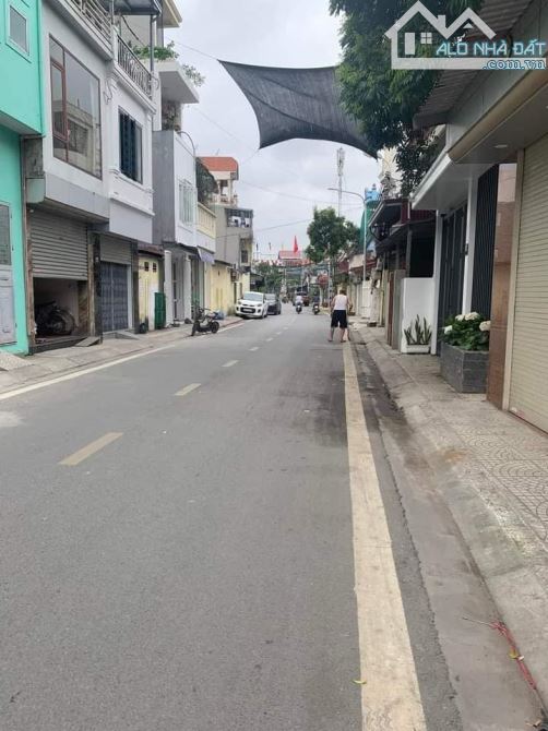 Bán nhà rộng 70m2 dân xây 2,5 tầng mặt đường Cựu Viên giá 3.7 tỷ