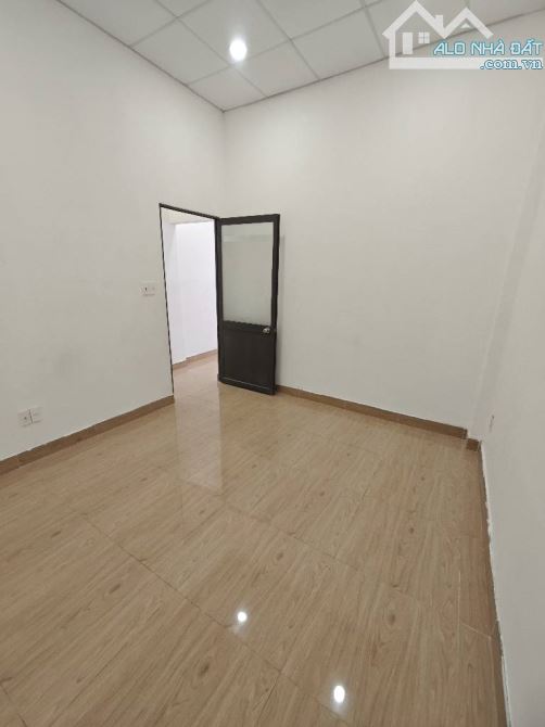 Chủ cần bán gấp nhà Cấp 4 Dt 63 m2 sổ hồng chính chủ giá chỉ nhỉnh 4 tỷ