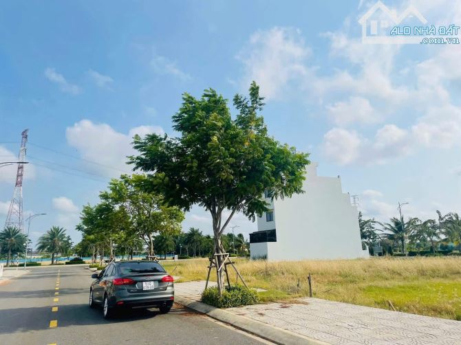 Bán đất DT 100m2 giá 2,1ty ngay MT Thống Nhất, Bình Dương - Đối diện làng đại học - sổ sẵn