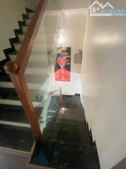 Bán nhà 3 tầng, 3 phòng ngủ mới sửa chữa tại đường Trần Nguyên Hãn, Liên Bảo, Vĩnh Yên