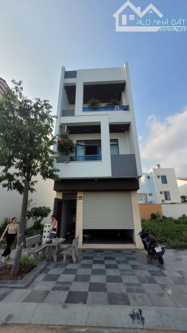 Bán nhà 1 trệt 2 lầu khu phố biển rạng đông Hướng Nam view công viên