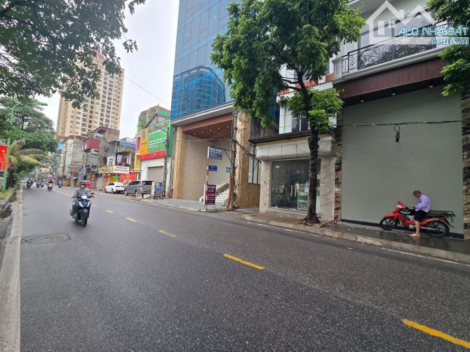 MẶT PHỐ TRỊNH ĐÌNH CỬU, VỈA HÈ, 3 Ô TÔ TRÁNH. VỊ TRÍ ĐẮC ĐỊA. TIỆN ÍCH KINH DOANH ĐỈNH.